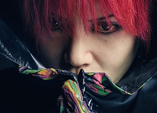 「hideが亡くなる前日の初公開映像やYOSHIKIインタビューも！ 映画『HURRY GO ROUND』予告編公開」