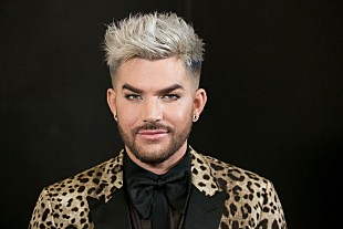 「アダム・ランバート、最新インタビューで新作に言及「偽りがなくてリアルで、自分が自然だと感じられるものにしたい」」