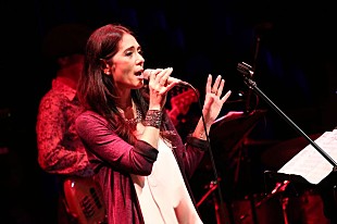 「Monday満ちるが展開するリュクス感溢れるステージ。実り豊かなキャリアを総括するかのような極上グルーヴを堪能する摩天楼の夜」