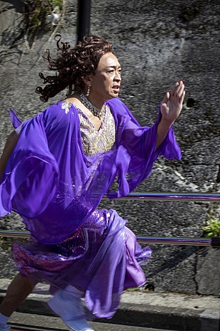 「注目の新人歌手・島茂子が『全力坂』に登場　47歳・最年長ランナーの華麗なる疾走」