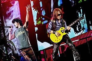 「B'z 30周年記念の映像作品を劇場で！ REC/ライブ/バックステージの模様など」