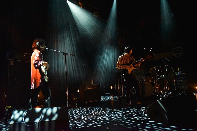 「STEPHENSMITH、自ら掲げるテーマ「スロータッチ」の世界観でイベント会場を魅了」1枚目/7