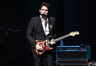 「ジョン・メイヤーが激ダサ男に!?　「ニュー・ライト」の低予算風MVを公開」