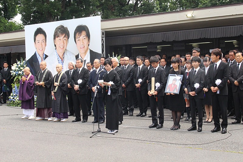 西城秀樹さんの告別式に１万人が参列　郷ひろみ「秀樹は天国に行ってしまった」 