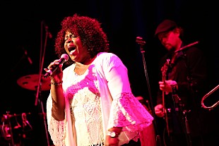 「オリジナルJBバンドの来日ツアーがスタート！ファンクの帝王のサウンドを現代に伝える辣腕たちのステージ」