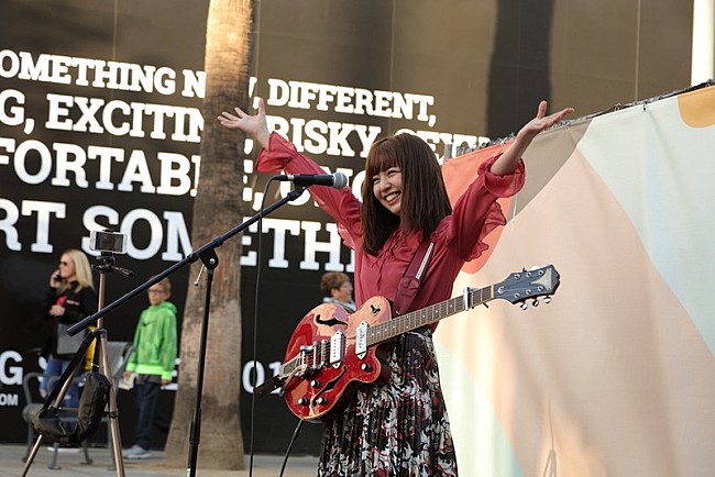 「元GEM武田舞彩、ロサンゼルスで帰国前最後のストリートライブ」1枚目/6