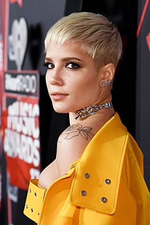 「ホールジー、新曲を“数週間のうちに”リリース」