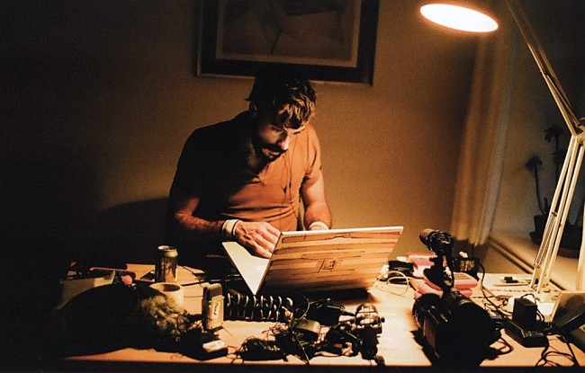 「映像作家ヴィンセント・ムーンの来日ライブ決定、牧野貴/プリシラ・テルモン出演」1枚目/4