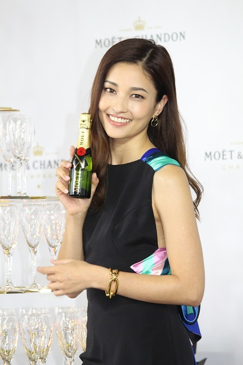 「黒木メイサ、30代の抱負は「カッコいい女性」 「食事で“まずはシャンパン”というのに憧れます」」1枚目/1