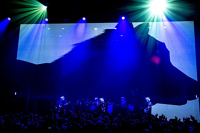 「MAN WITH A MISSION、音と光のコラボレーションライブで1,000名を異次元へ」1枚目/4