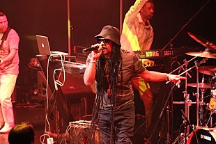 「マキシ・プリースト、ソウルフルな歌声に心も体も揺れた東京公演をレポート」