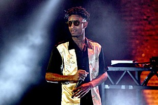 「21サヴェージ、プール・パーティーで拳銃を抜いて物議」