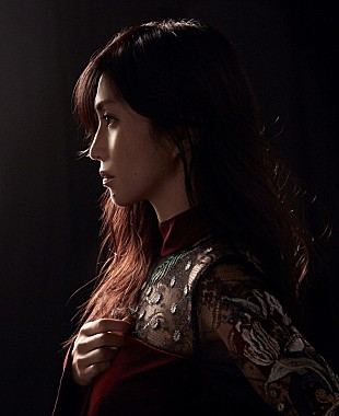 「鬼束ちひろ、ニュー・シングル『ヒナギク』発売＆ツアー追加公演が決定」