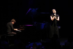 「シーネ・エイ、2年ぶりのアルバムを携えて行われたジャパン・ツアーの大阪公演をレポート」