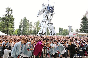 「SKY-HI、ガンダム立像の前で『ガンダム』アニメ主題歌＆ゲームテーマソングを歌唱」