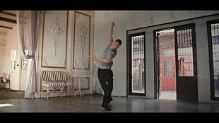 「SING LIKE TALKING、ニューシングルMV公開！　ダンサー島地保武による“声”をテーマとした即興ダンス」