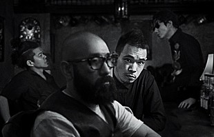 「LEO今井、新曲「New Roses」のスタジオライブMV公開」