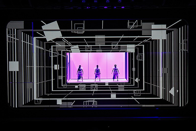 4月に放送され話題となった「Perfume×TECHNOLOGY」 presents “Reframe”の再放送決定