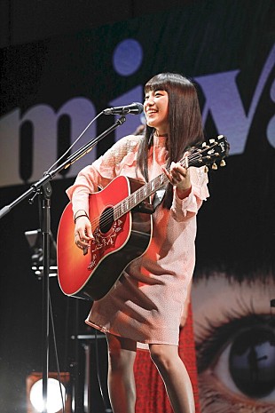 「miwa、ベストAL発売記念イベントに1,000人大集合「ヒカリエで“ヒカリヘ”遂に披露します！」」