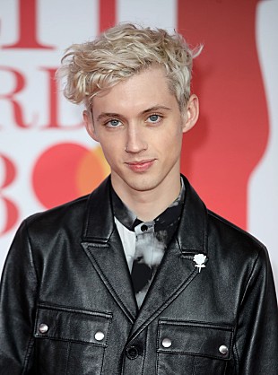 「トロイ・シヴァン、ポスト・マローンの「ベター・ナウ」をカヴァー」