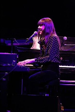 「ダイアン・バーチ、新たな物語の序章を予感。大阪公演をレポート」