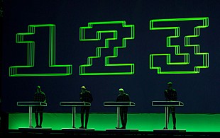 「クラフトワーク、国際宇宙ステーションにいるドイツ人宇宙飛行士と生共演」