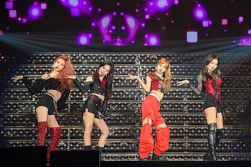 BLACKPINK、ワールドレベルのステージを披露　自身初のライブツアーが大阪よりスタート