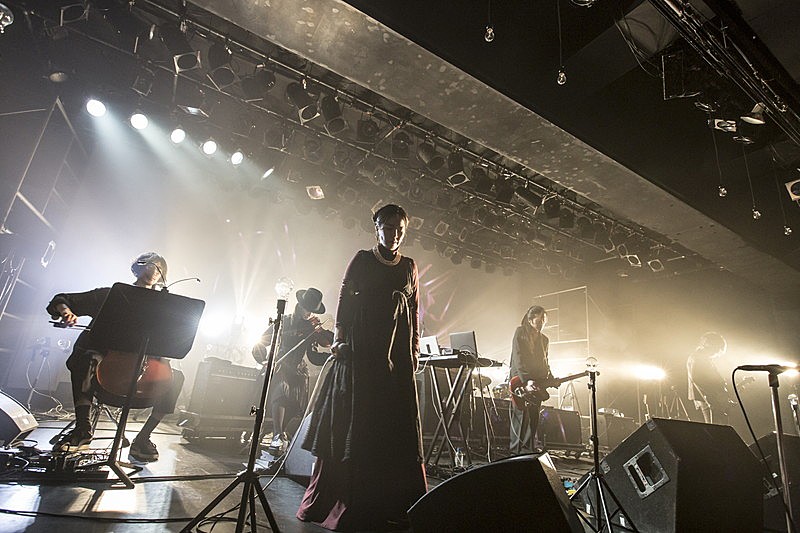 world's end girlfriend、湯川潮音＆故・青木裕（downy）迎えたワンマンを音源化 