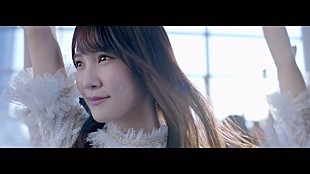 「けやき坂46が会社のオフィスで踊る新曲「ハッピーオーラ」MV公開」
