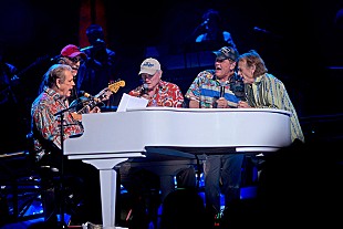 「ザ・ビーチ・ボーイズ、約6年ぶりに集結　レコーディング秘話やザ・ビートルズとの関係などを明かす」