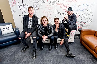 「5SOS、ポスト・マローンの「ステイ」をカヴァー」