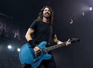 「デイヴ・グロール、ミニ・ドキュメンタリー『PLAY』が近日公開　23分に及ぶソロ曲を劇中で披露」