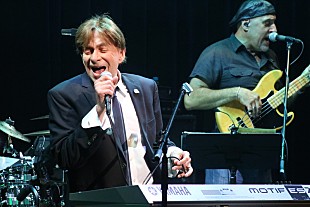 「イルミネーション煌めく摩天楼を彩るボビー・コールドウェルの甘美な歌声。時代を引き寄せたAORサウンドを楽しむミッド・サマー・ナイト」