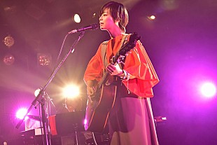 「片平里菜、2DAYSワンマンライブでベスト・アルバムのリリースを発表」