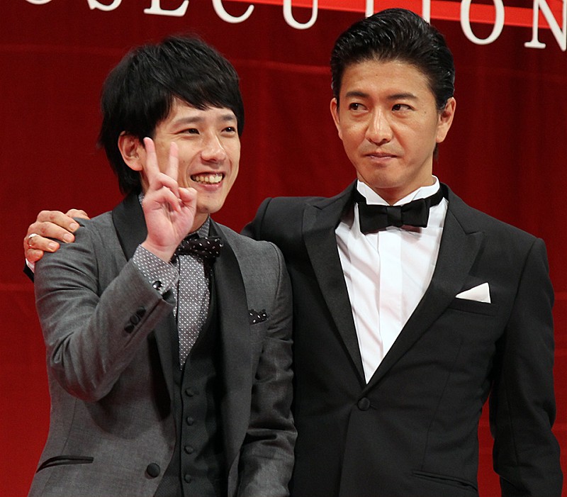 木村拓哉「頼りがいのある後輩です」　二宮和也は感激のＶサイン