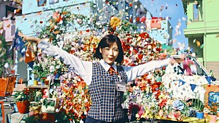 「渡辺麻友が住宅街でミュージカル、アクロバティックな演技やアイドル変身シーンも」