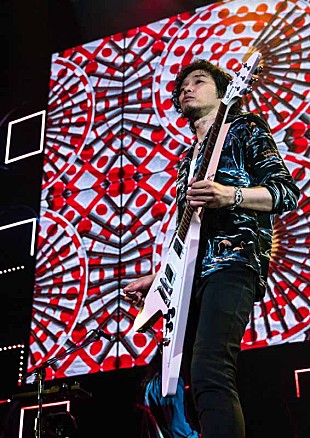 「斉藤和義がデビュー25周年記念ライブをスタート、最新ライブフォト到着」