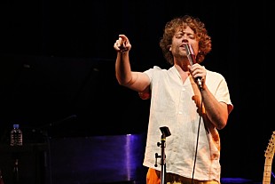 「ベニー・シングス、最新アルバム発表後の貴重な初ライブを日本で開催＆大阪公演の模様をレポート」