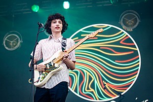 「カルプルニア、ウィーザーのカヴァーを披露」