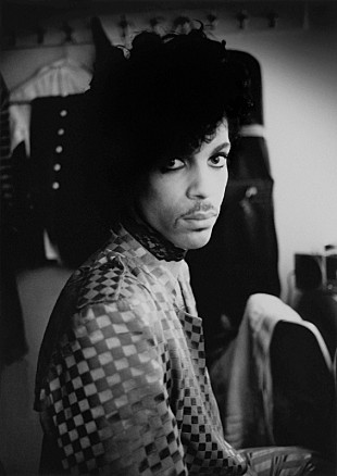 「プリンス、死後初のMV「メアリー・ドント・ウィープ」公開＆『ピアノ＆ア・マイクロフォン　1983』リリース」