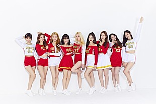 「MOMOLAND、赤×白のスポーティーな新アー写を公開」
