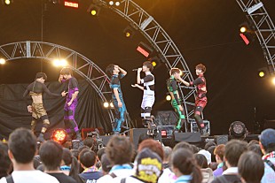 「超特急、3年ぶり【イナズマロックフェス】出演、“らしさ”全開のパフォーマンスを披露」