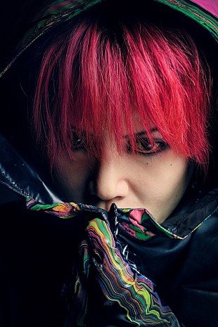 「hide(X JAPAN)のドキュメンタリー『HURRY GO ROUND』、DVD&amp; Blu-rayで発売決定」