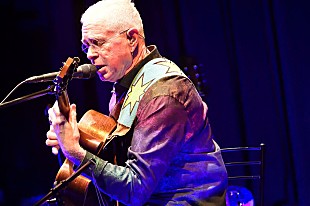 「ブルース・コバーン、25年ぶりの来日公演が開催。初日の模様をレポート」