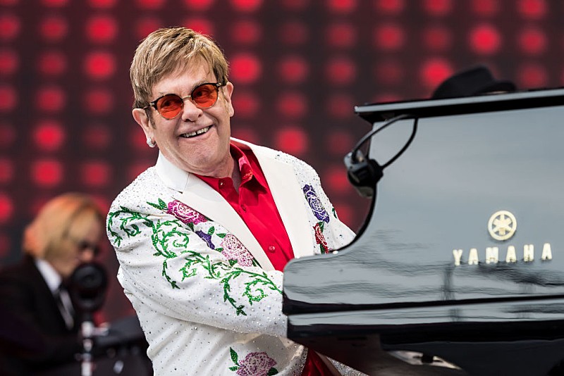 エルトン・ジョンの伝記映画『Rocketman』の予告が公開　主役は『キングスマン』シリーズのタロン・エガートン