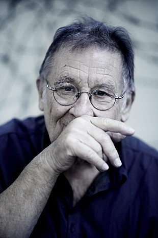 「CANのイルミン・シュミット、“自然な瞑想状態”で録ったソロ・ピアノ・アルバムを12月にリリース」