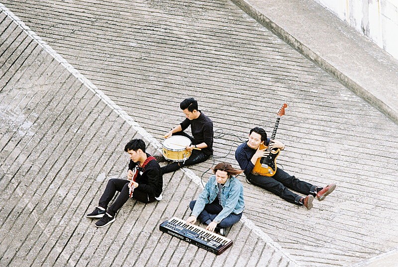 「世界中でツアーを敢行してきたザ・ドライバーズ、ニュー・アルバム発売＆Walkingsら迎えリリース・パーティ」1枚目/2