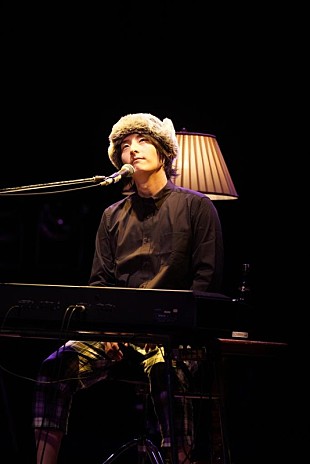 「ビッケブランカ、新曲「まっしろ」アコースティック編成で初披露」