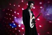 MIYAVI「MIYAVI、アーティストと真剣勝負のコラボAL第3弾が決定　蜷川実花撮り下ろしアー写公開」1枚目/1