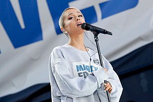 「アリアナ・グランデ、少しだけネットから離れると発言」